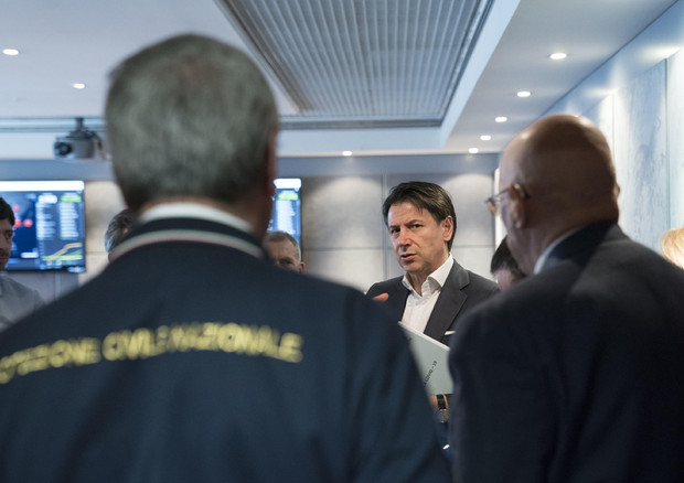 Koronavirusi/ Shkolla të mbyllura edhe për një javë në 3 rajone të Italisë