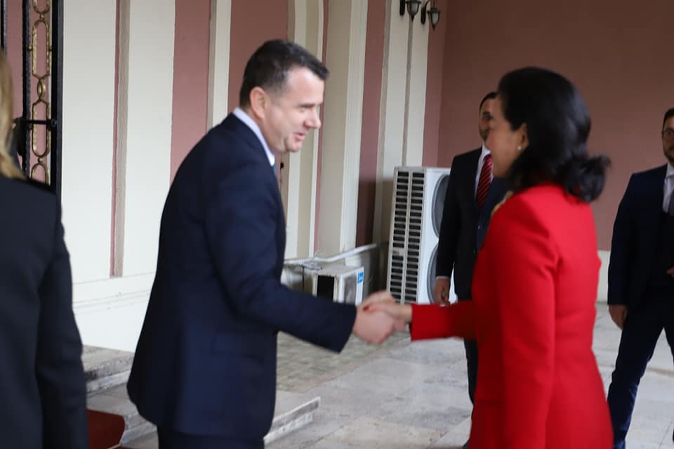 Ambasadorja e SHBA në Kryesinë e Kuvendit, takon kreun e grupit të PS-së