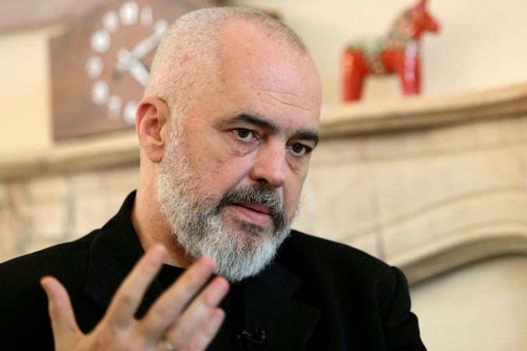 Rama: Nuk do të qëndrojmë te dera e Evropës duke qarë