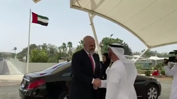 Rama në Abu Dhabi: Enkas për rindërtimin dhe Konferencën e Donatorëve