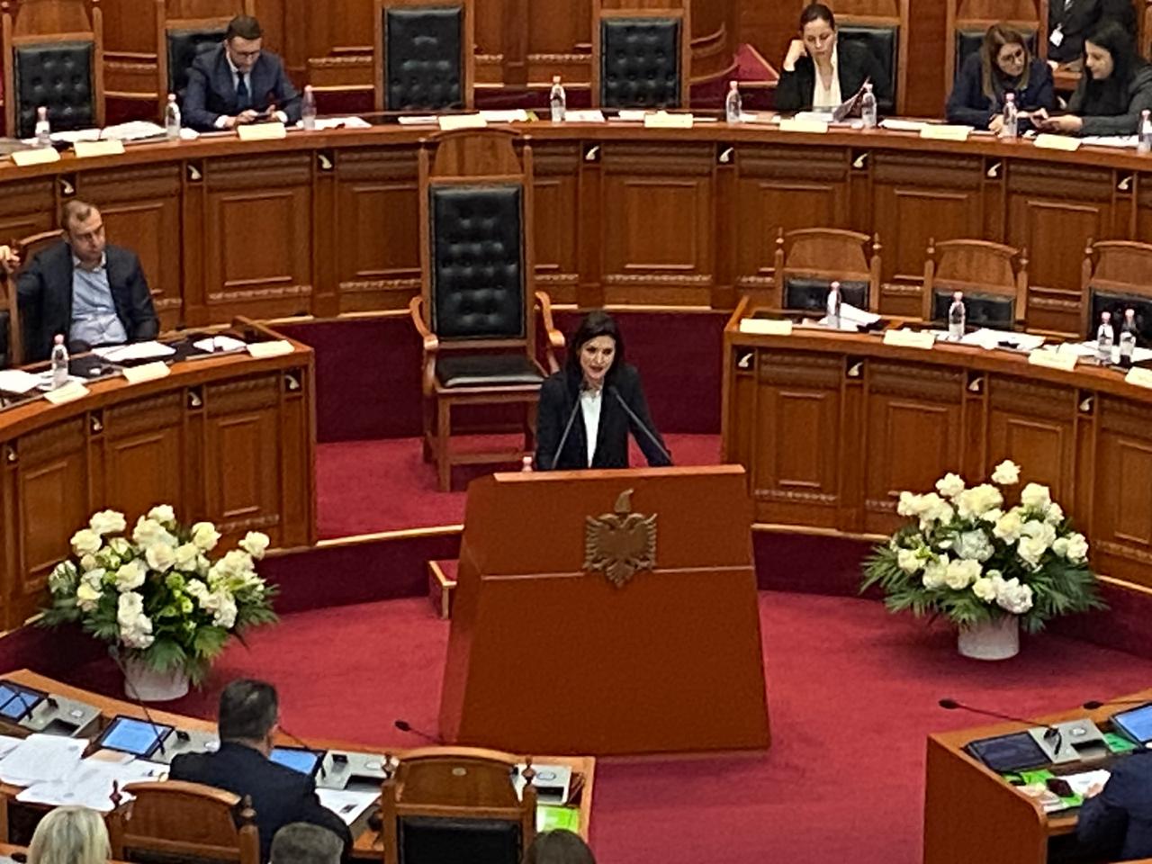 Skandali/ Gjonaj: Zbuluam se një i burgosur zhvilloi 850 takime në vit