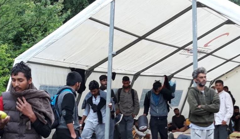 Korçë: Policia kap 87 emigrantë të paligjshëm sirianë dhe afganë