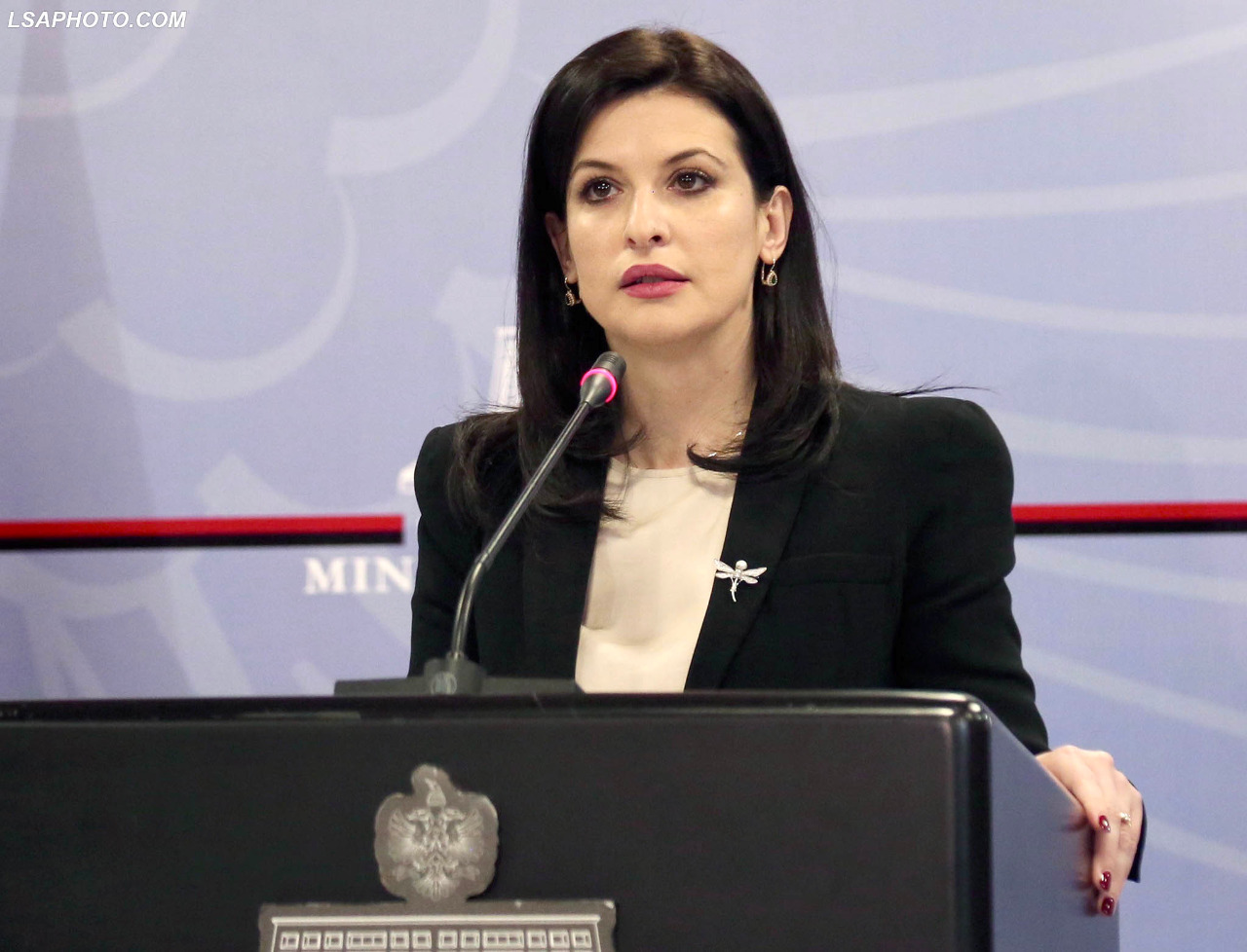 Ministrja Gjonaj i përgjigjet Metës: Show presidencial, ka krijuar një kauzë fiktive në funksion të betejave të tij