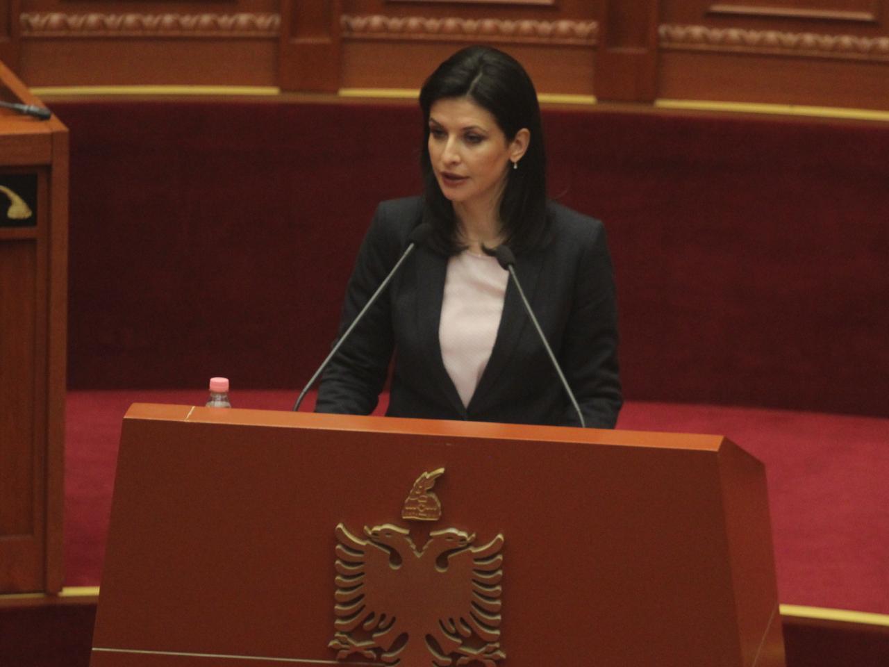 Ministrja Gjonaj: Sot burgjet janë institucione ku ligjin nuk e bëjnë më të dënuarit!