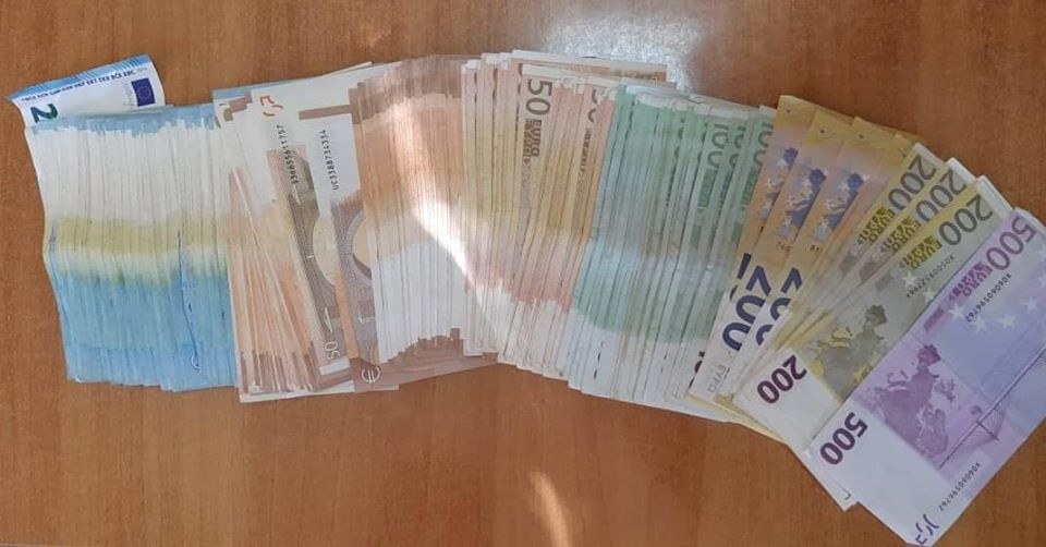 Bllokohen mijëra euro në Rinas, si lindën dyshimet e policisë