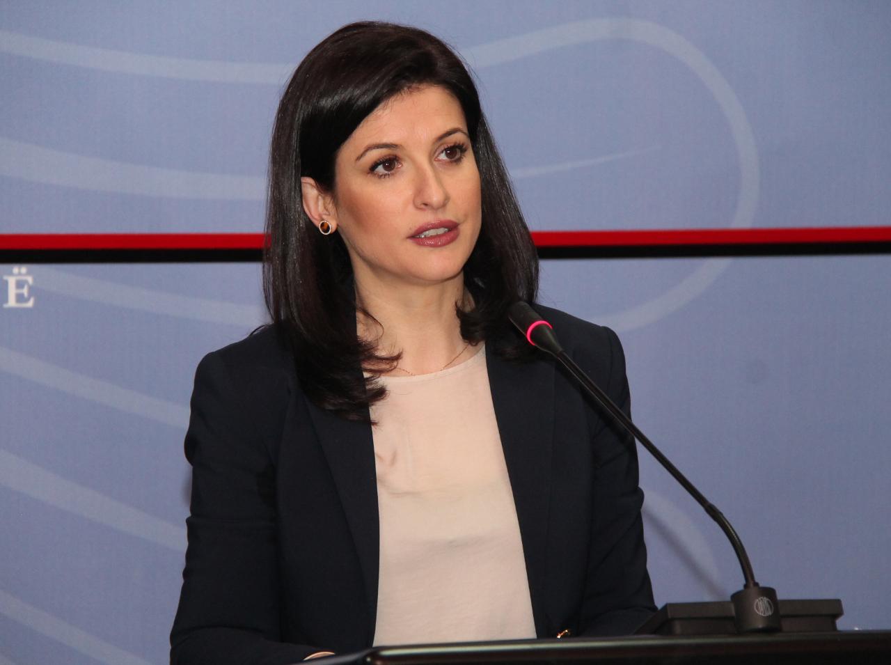 Meta i kërkoi dorëheqjen, reagon ministrja Gjonaj: E gatshme t’i përgjigjem ligjërisht