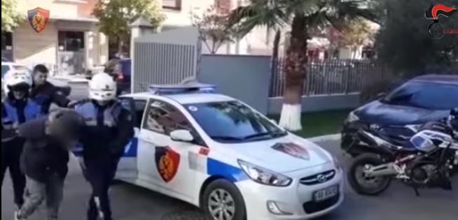 Italiani i shumëkërkuar u arrestua në Durrës, SPAK i sekuestron fabrikën në Shijak, makina e llogari bankare