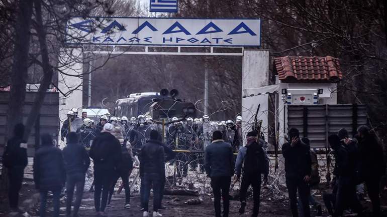 Mijëra refugjatë dynden nga Turqia në Greqi, tensionohet situata në kufi