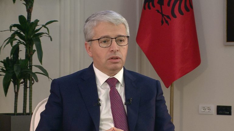 “Po dalin kriminelë nga burgu”, Lleshaj sqaron emergjencën për Anti-KÇK: Siguria publike në nivele të mira