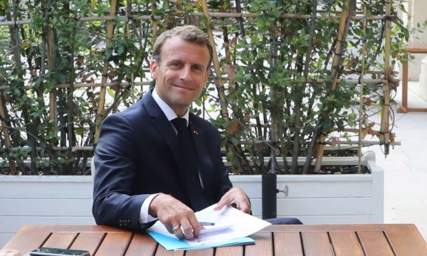 Macron i kërkon Kurtit të heqë taksën: Do të organizoj samit Kosovë-Serbi bashkë me Merkelin e Borrellin