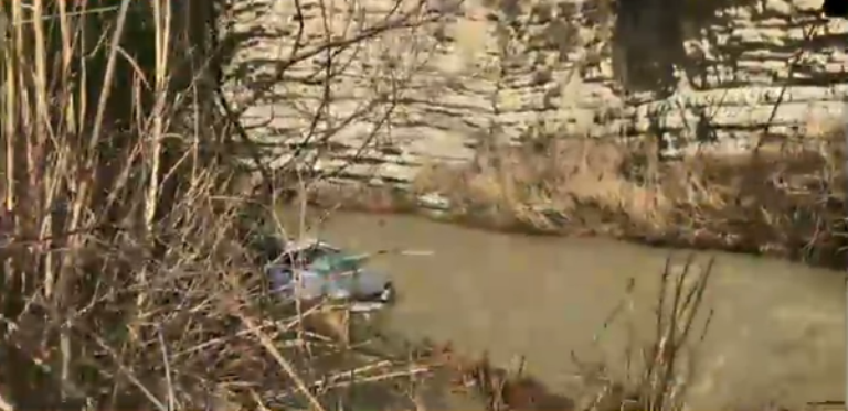 Makina bie në greminë e përfundon në lumin Gjanica, një i vdekur