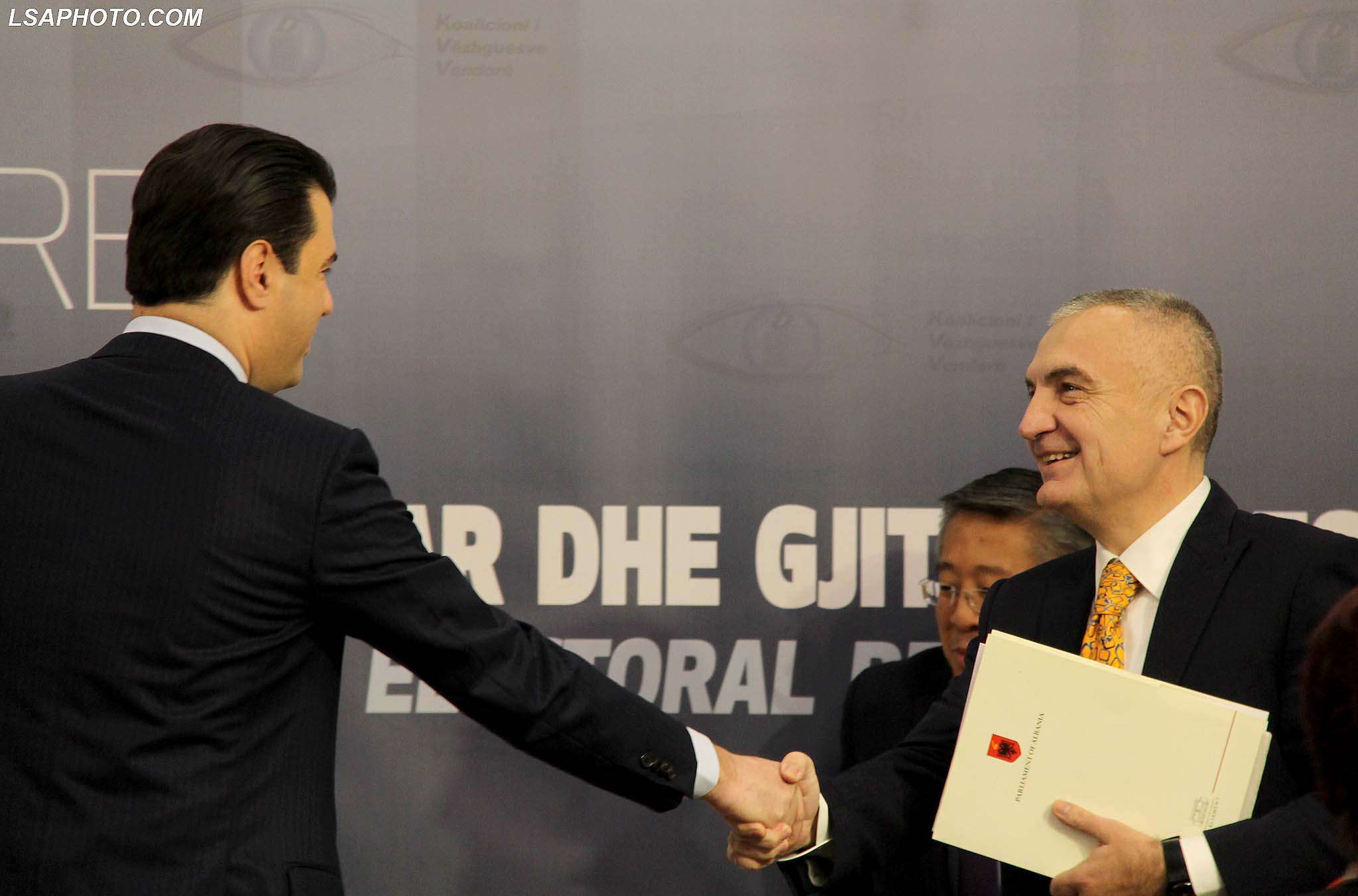 Presidenti Meta thërret në takim Bashën, zbardhet diskutimi