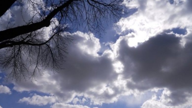 Kthjellime dhe vranësira, si do të jetë moti sot