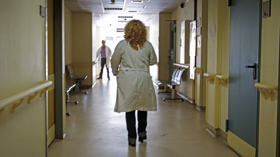 Konfirmohet rasti i parë në Greqi, një e re me koronavirus