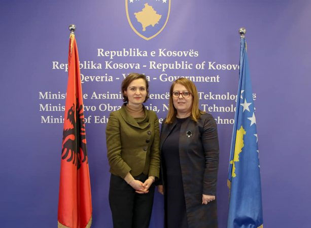Besa Shahini viziton Kosovën: Intensifikojmë programin e shkëmbimit të nxënësve, studentëve dhe pedagogëve