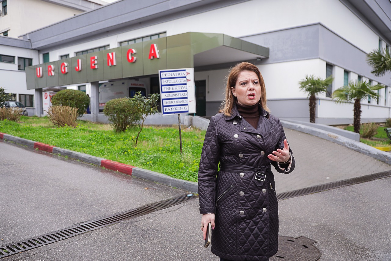 Koronavirusi/ Ish-deputetja në spitalin e Durrësit: Asnjë masë nga ana e qeverisë, mjekët po blejnë vetë maskat mbrojtëse