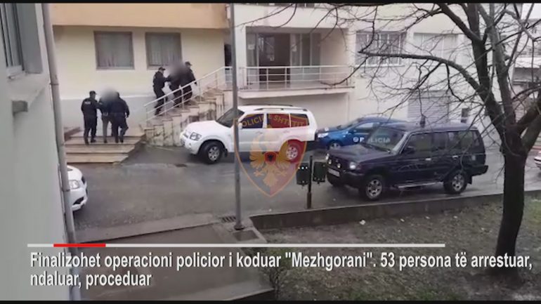 Publikohen pamjet e operacionit “Mezhgorani”/ Momenti kur të arrestuarit futen në Komisariat (VIDEO)