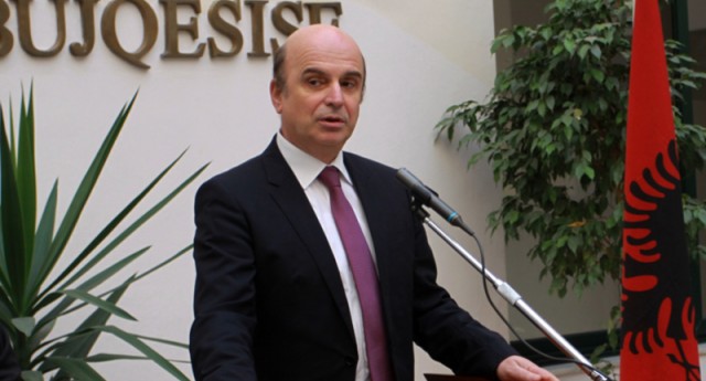 “Rreziku është para portës”, Panariti: QSUT s’ka pajisje për të dalluar koronavirusin, akoma nuk ka termoskanera në pikat kufitare