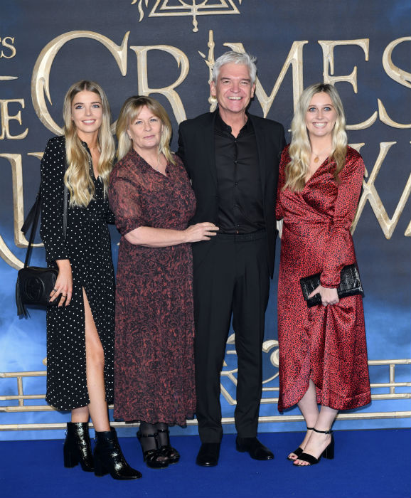 I martuar prej 27 vitesh dhe me dy vajza, prezantuesi anglez pranon publikisht se është homoseksual