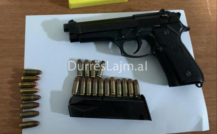 Qarkullonte në Durrës me pistoletë e fishekë në “Audi”, pranga 43-vjeçarit dhe shokut