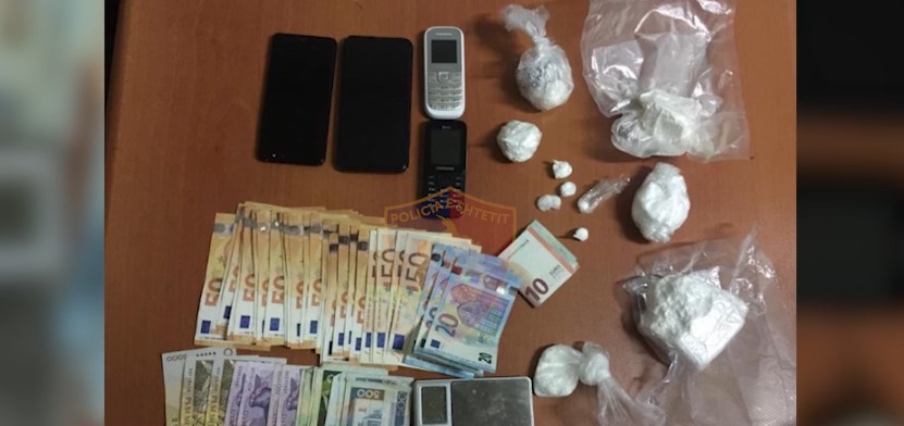 Kapen shpërndarësit e kokainës në ish-Bllok, Komunë të Parisit dhe Tiranë të Re (VIDEO)