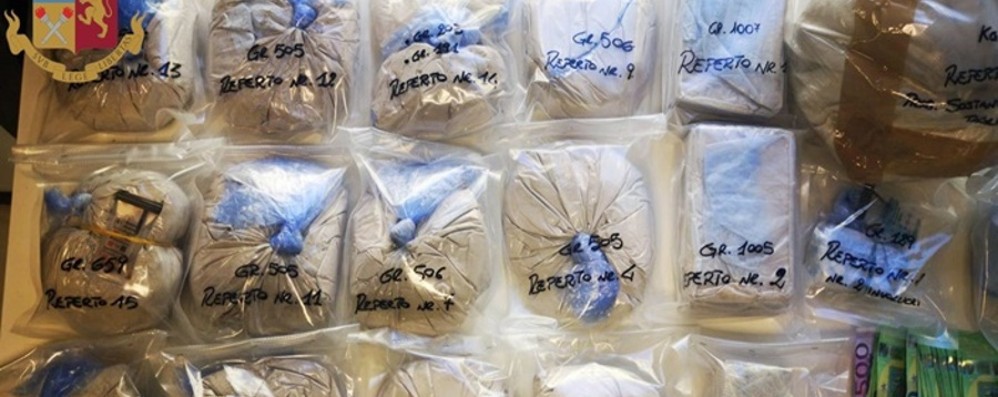 Kapen me drogë dhe para, shkatërrohet grupi i 3 shqiptarëve trafikantë (FOTO)