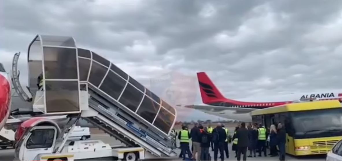 Riatdhesohen nga Franca dhe Belgjika 40 shqiptarë (VIDEO)