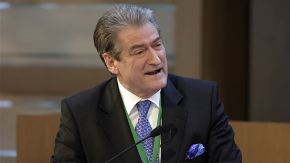 Karantina për koronavirusin, Berisha: Larg duart nga Kavaja