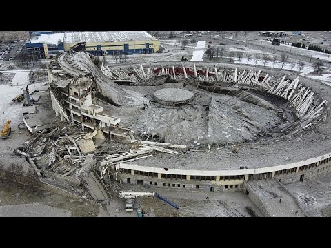 Shembet çatia e stadiumit të hokejt në Rusi, ndërron jetë një punëtor (VIDEO)
