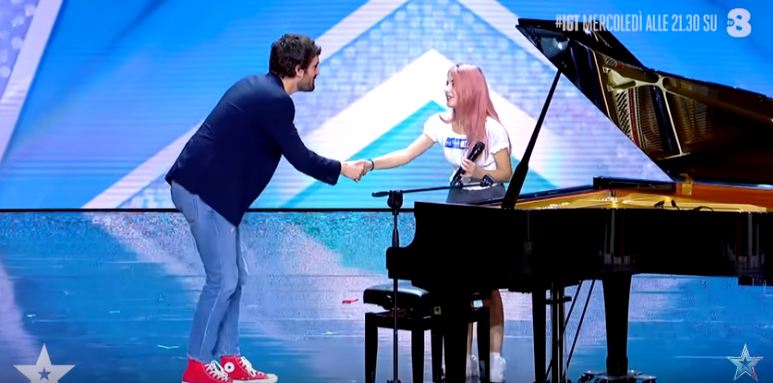 Shqiptarja çudit jurinë e “Italia’s got Talent” duke kënduar ndryshe “Shallow”