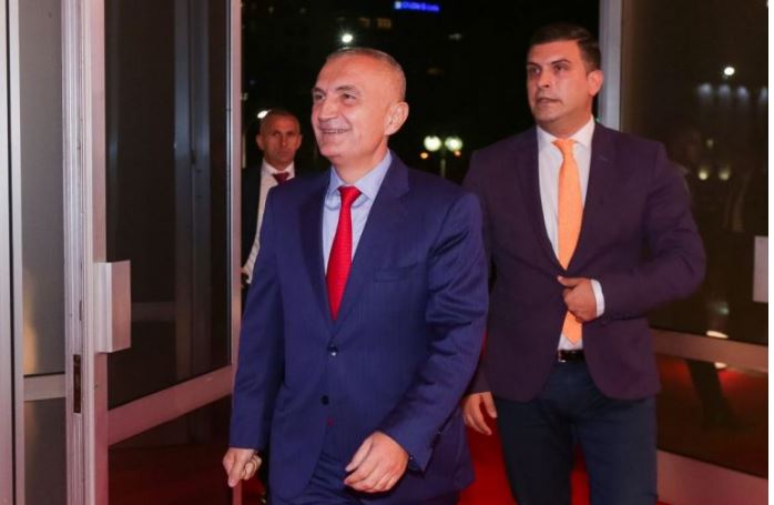 Presidenca reagon pas thirrjes së ambasadës së SHBA: Asnjë alert për 2 marsin, mbi 200 shqiptaro-amerikanë do na bashkohen