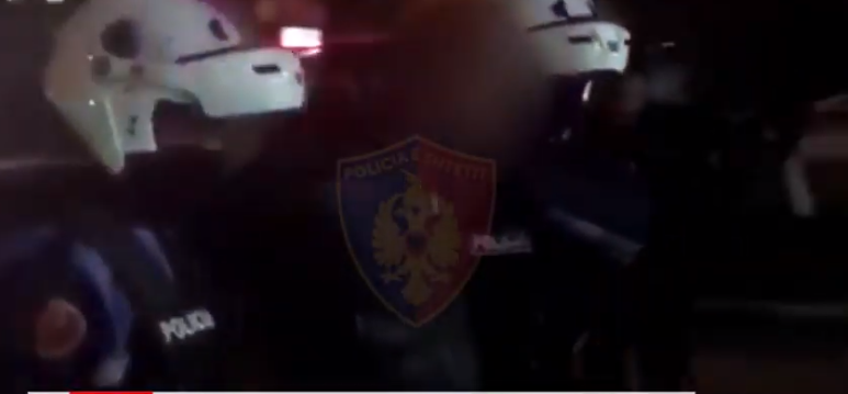 Me 17 varëse e 20 byzylykë floriri, si u kap grabitësi i rrezikshëm nga Durrësi, policia jep detajet (VIDEO)