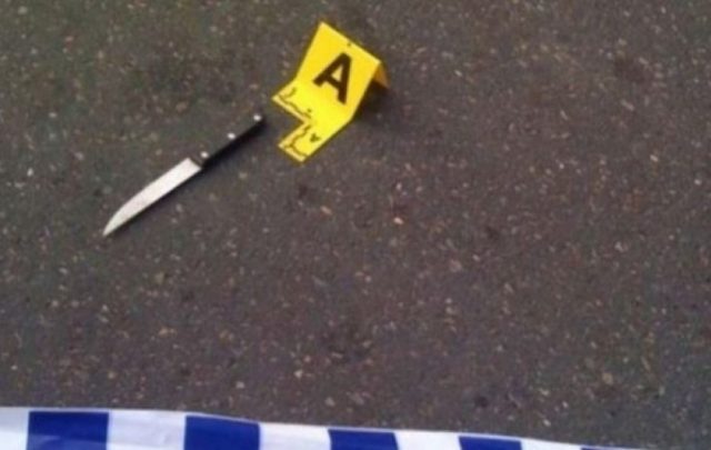 Sherr mes dy bashkëmoshatarëve në Durrës, plagoset me thikë 15-vjeçari, arrestohet tjetri