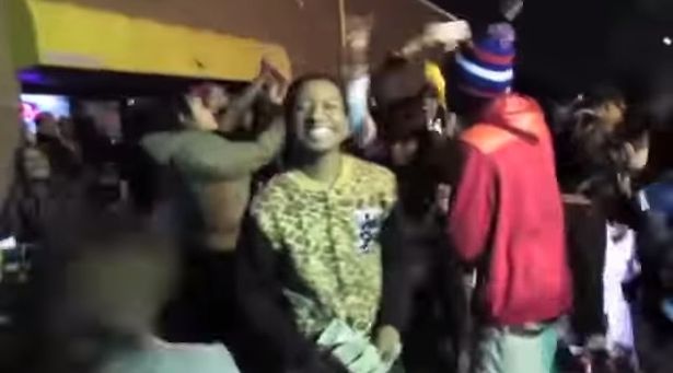 Pagoi dikë që të vriste të ëmën, 99 vite burg për reperin