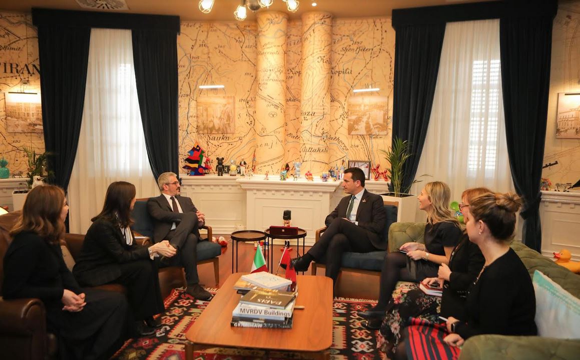 Kryebashkiaku Veliaj pret homologun e Mantovës