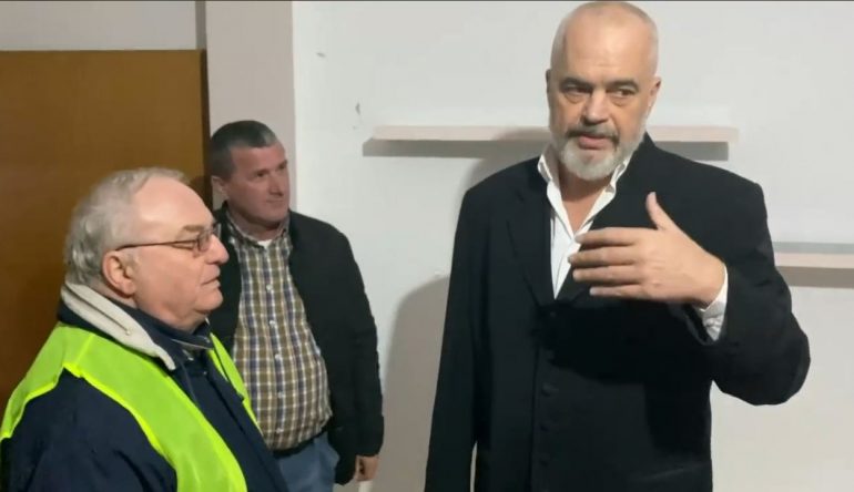 Rama apelon nga Durrësi për aplikimin online: Bashkia të shkojë derë më derë për të nxitur banorët