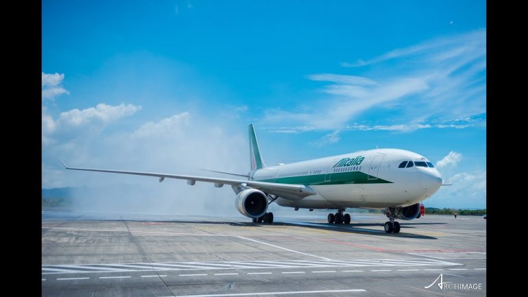 Ndalohet aeroplani italian me 300 pasagjerë në ishullin afrikan: Karantinë ose kthim mbrapsht