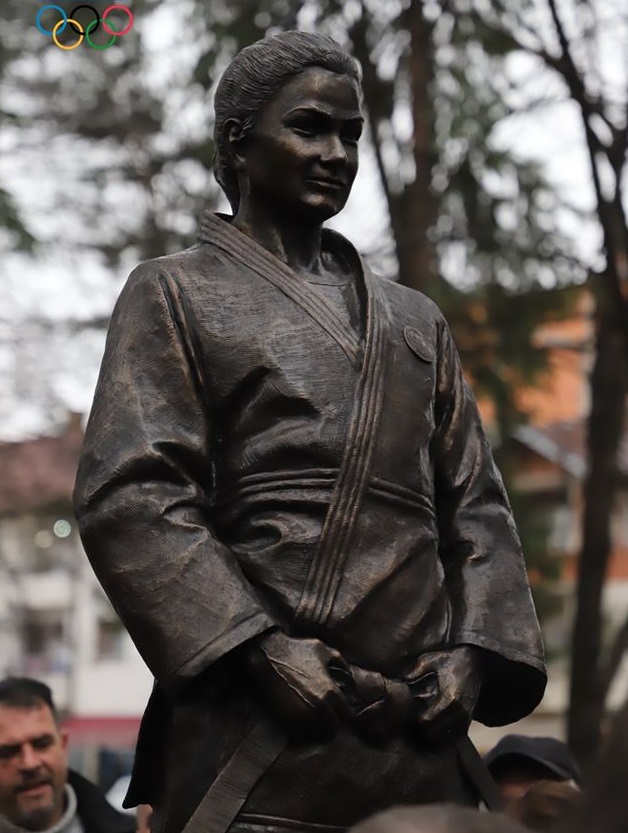 Zbulohet shtatorja e Majlinda Kelmendit: Ditë historike, e nisa këtu dhe kapa majat