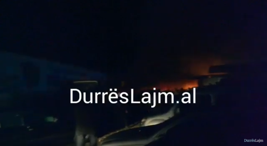 VIDEOLAJM/ Flakë dhe shpërthime, ja çfarë po ndodh tek servisi i përfshirë nga zjarri