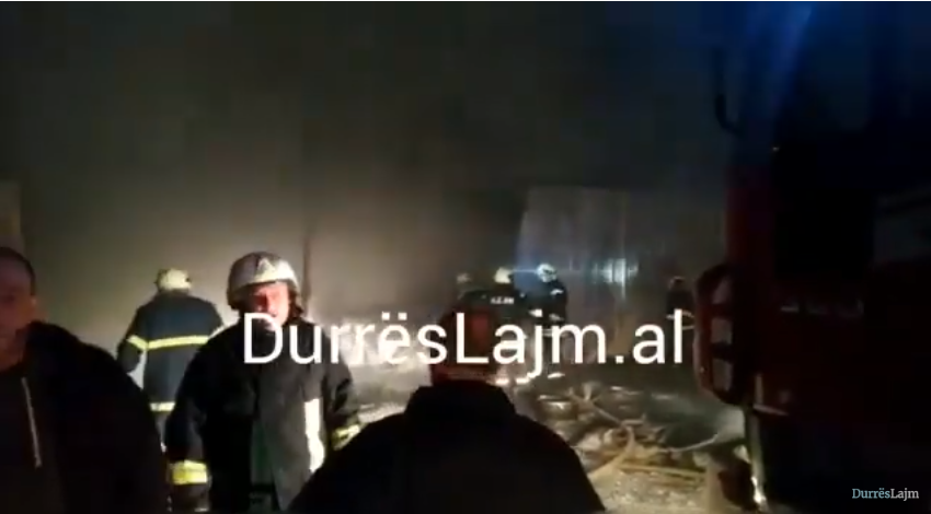 Zjarr i madh në servis, policia e Durrësit evakuon banorët dhe devijon qarkullimin e mjeteve (VIDEO)