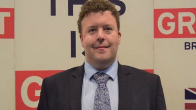 Covid-19 i merr jetën diplomatit britanik në moshën 37-vjeçare