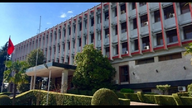 Njoftim i rëndësishëm për shqiptarët në Holandë: Aplikimi, kusht për zgjatjen e afatit të qëndrimit