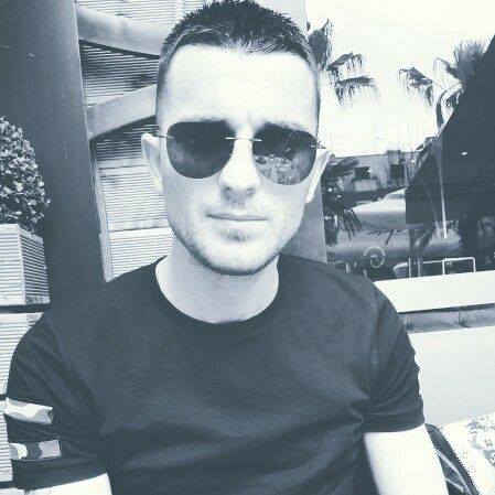 Denoncimi i djalit të pacientit nga Durrësi të prekur nga koronavirusi: Këtu nuk ka shtet dhe shërbim