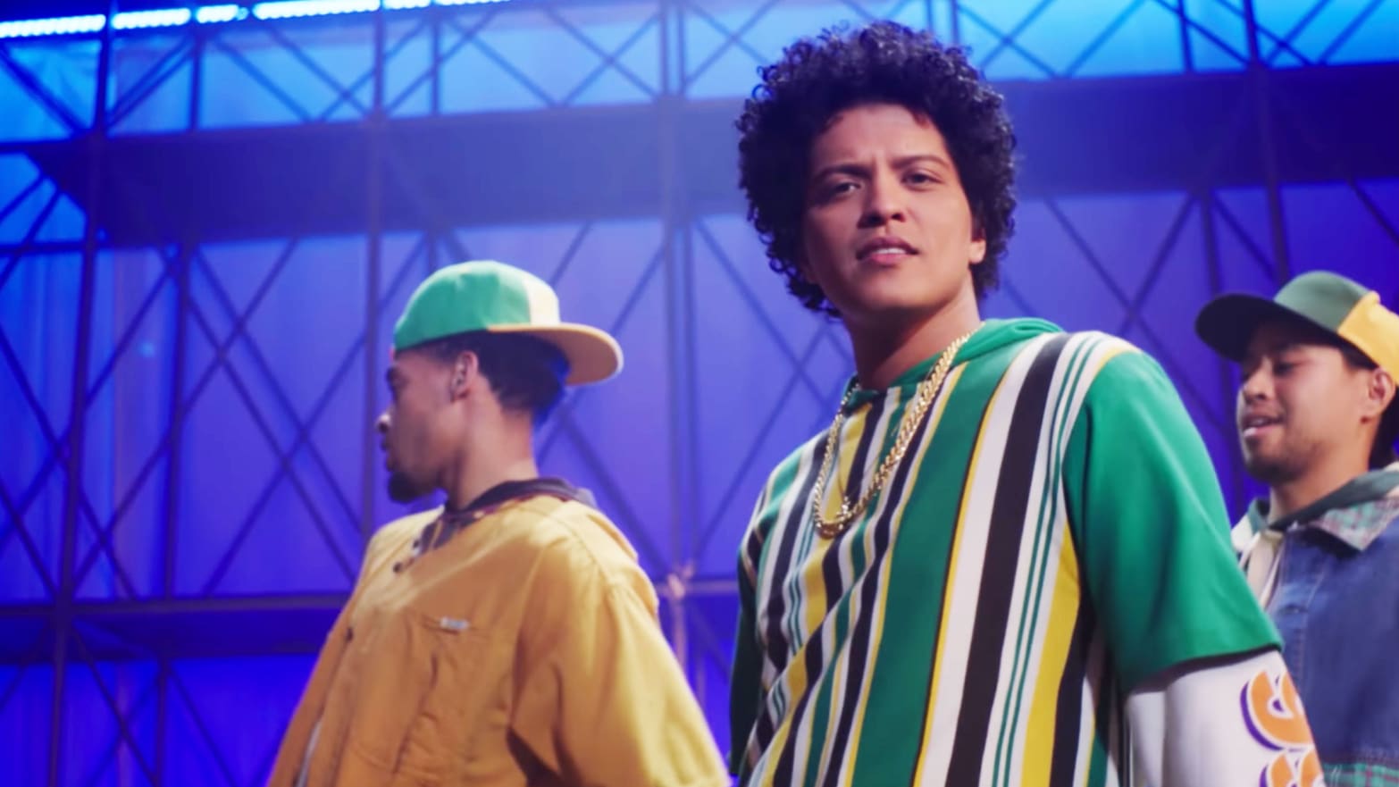 Bota nën “kthetrat” e koronavirusit, Bruno Mars dhuron 1 milion dollarë