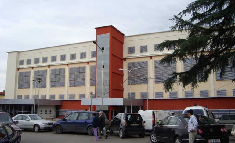 E zë korenti, humb jetën punëtori i mirëmbajtjes së rrugëve