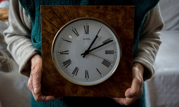 Të dielën ndryshon ora