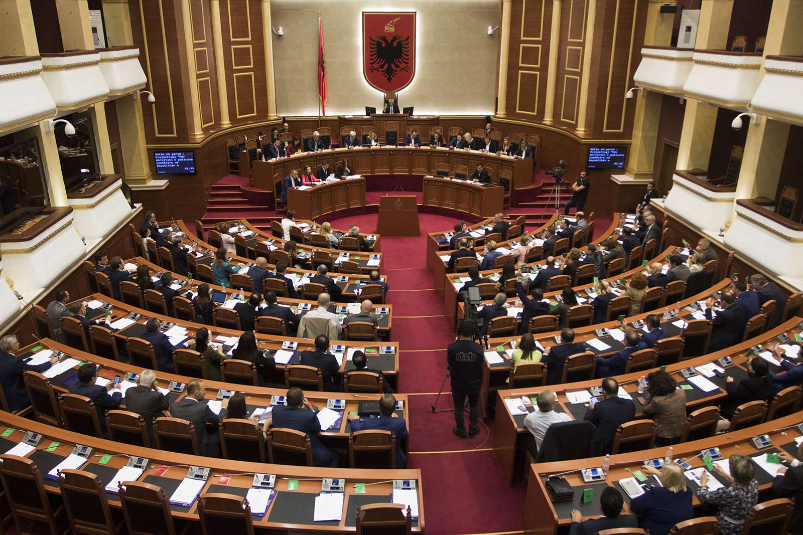 Pezullohet seanca plenare në Kuvend, Balla: Të respektohen masat e rrepta të MSH për koronavirusin