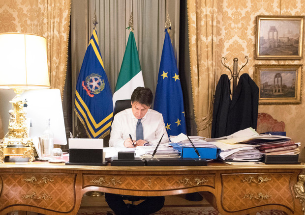 “E gjithë Italia, portokalli!” Qeveria merr vendimin drastik pas përhapjes së koronavirusit