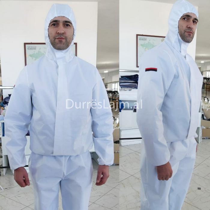 Biznesmeni nga Durrësi prodhon tuta speciale për mjekët, ia dhuron Ministrisë së Shëndetësisë (FOTO)