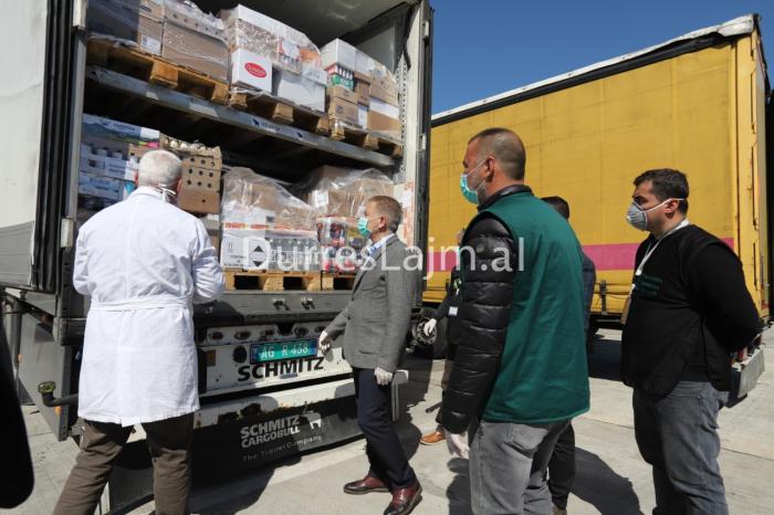 Siguria ushqimore/ AKU inspektime në portin e Durrësit (FOTO & VIDEO)